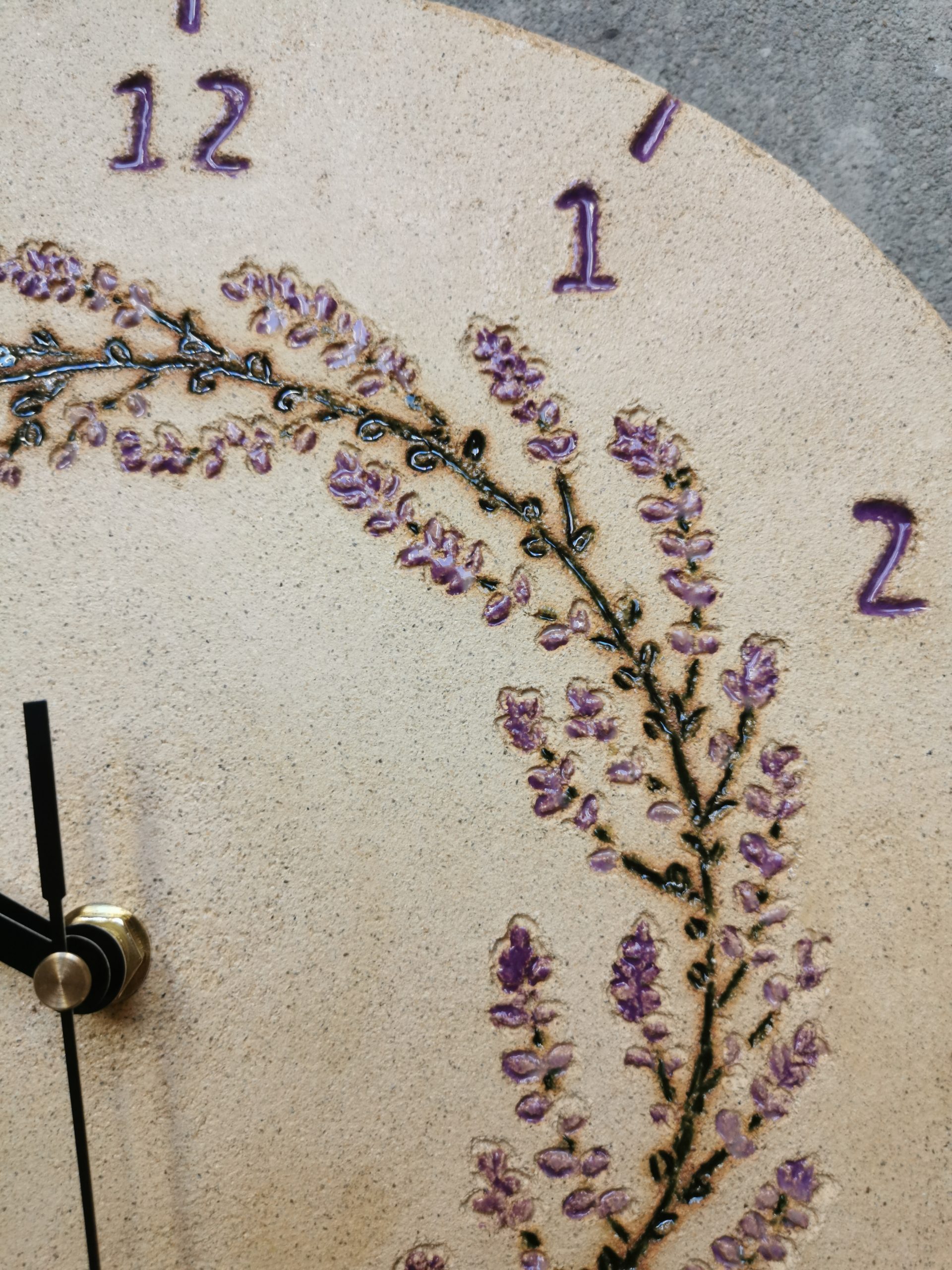 zegar fioletowy z gliny