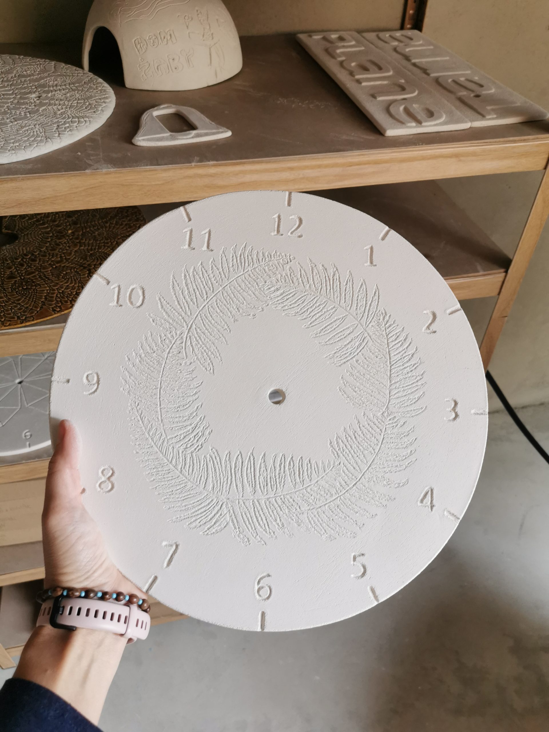 zegar biskwit tarcza jasna glina