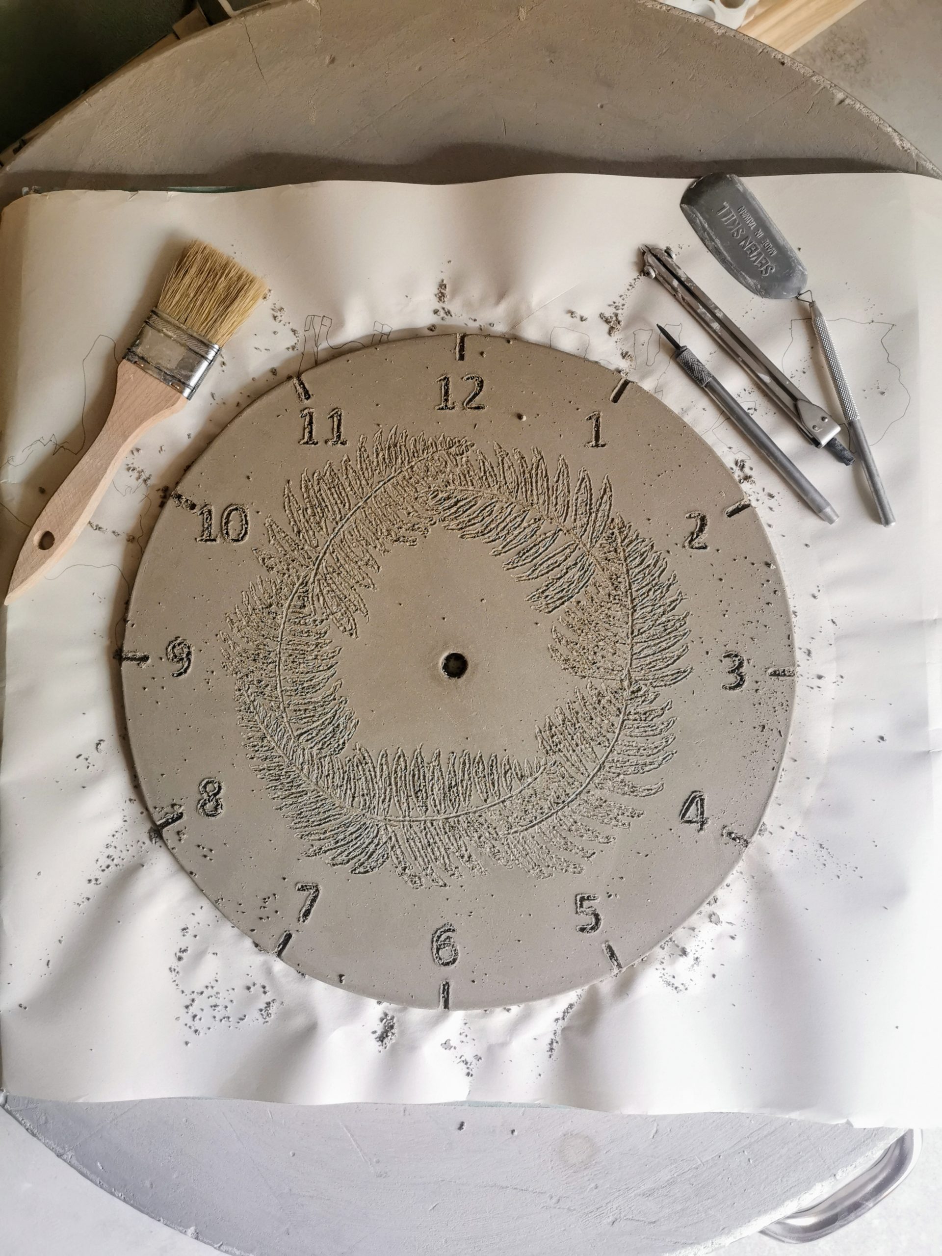 eweolo zegar liście w wianku