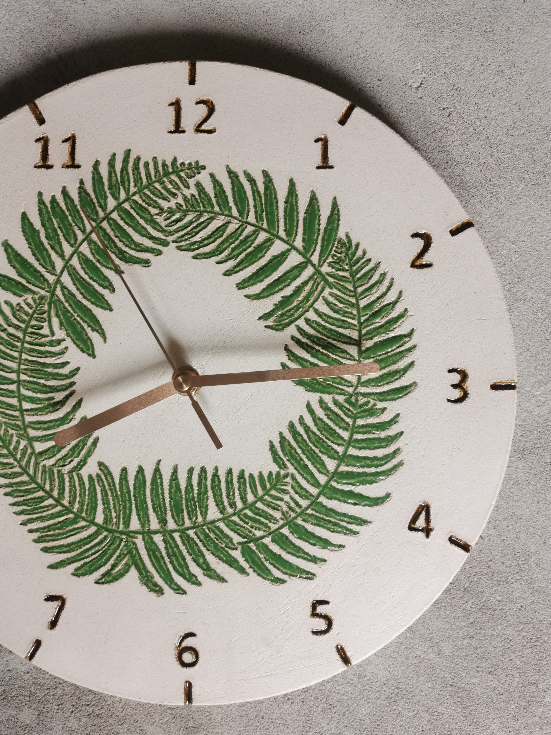 zegar wianek z paproci eweolo