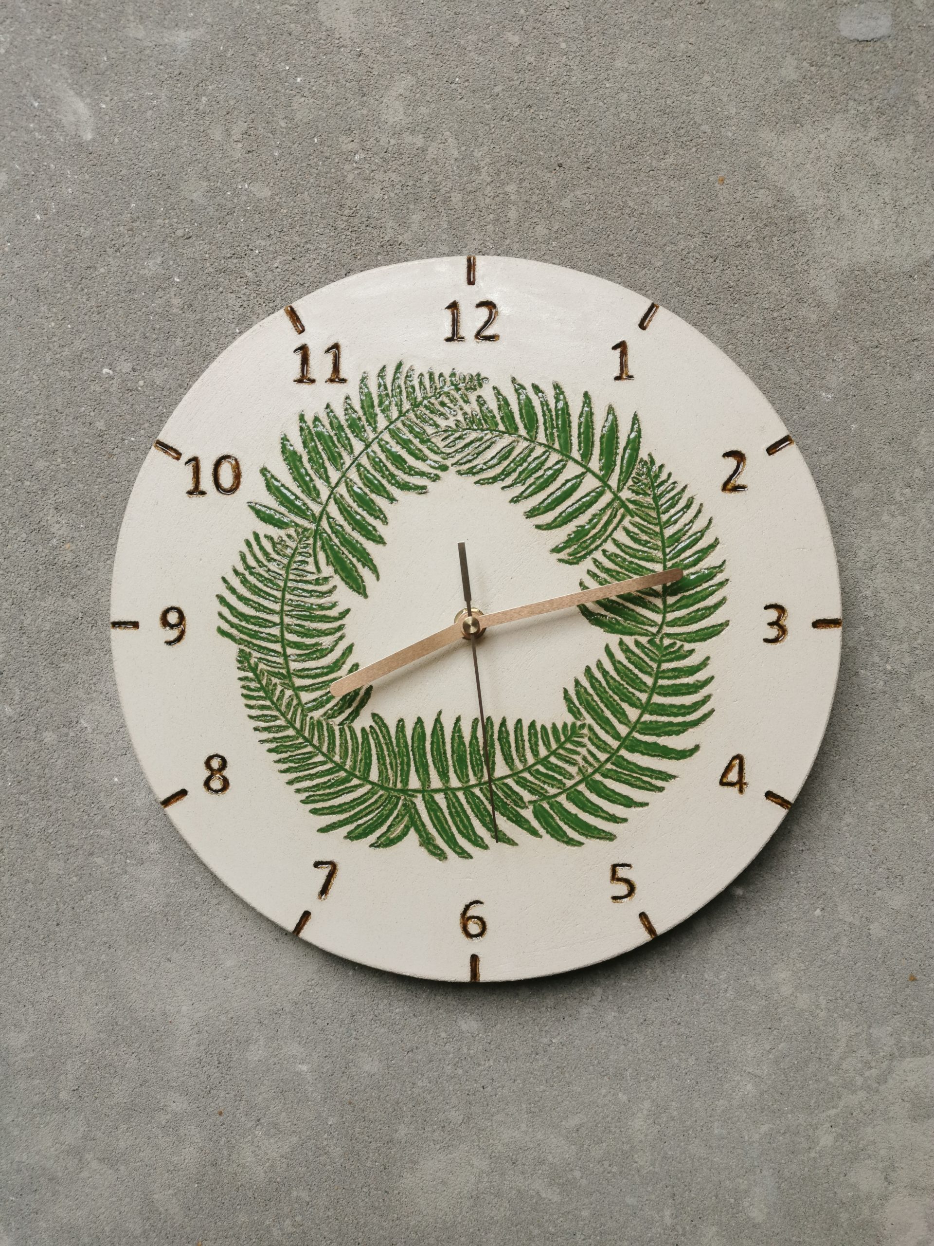 zegar wianek z paproci