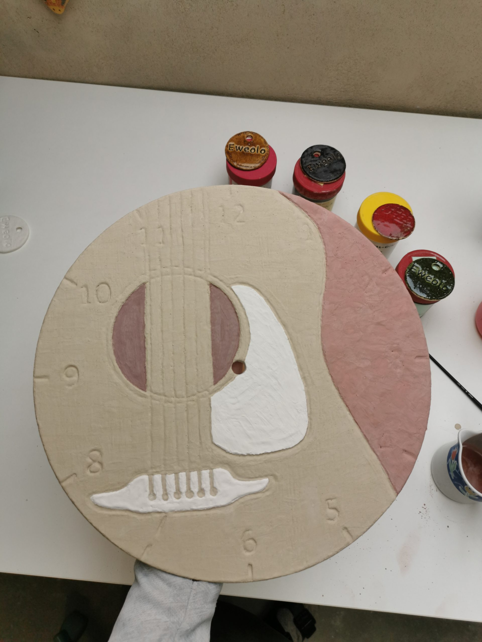 eweolo ceramiczny zegar gitara przed wypałem