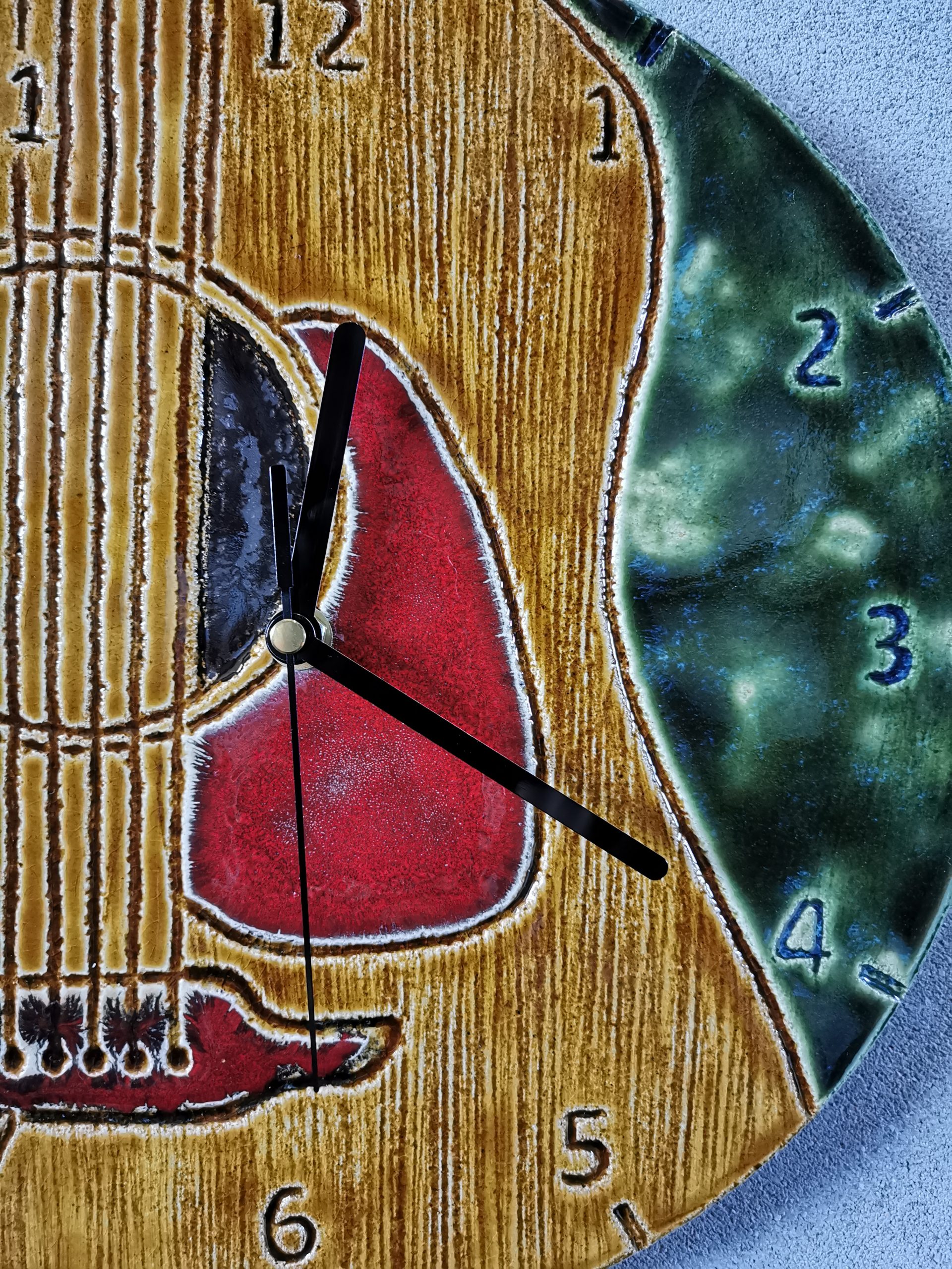dekoracyjny zegar dla gitarzysty