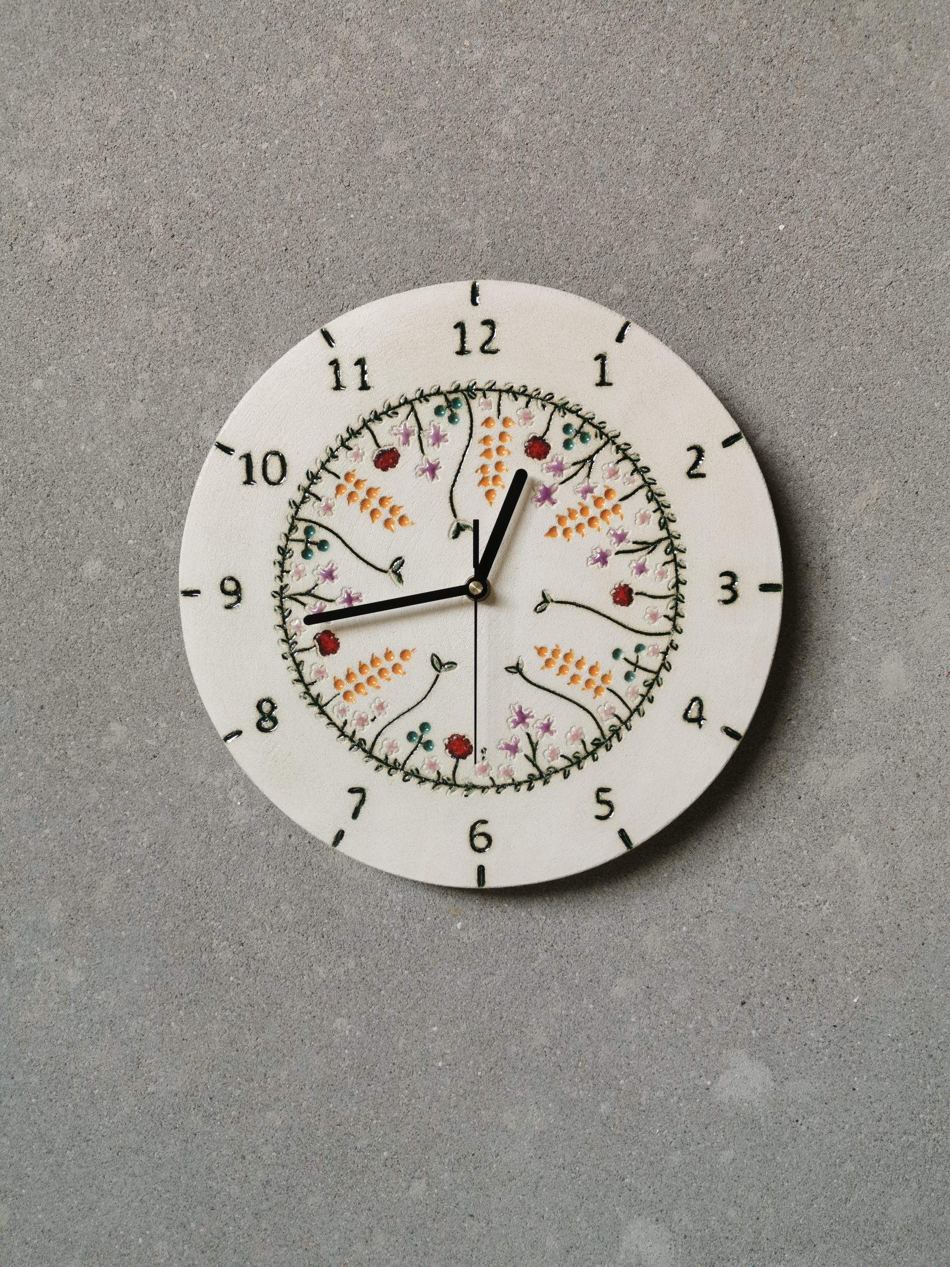 zegar folkowy do salonu ludowy rękodzieło ceramiczny