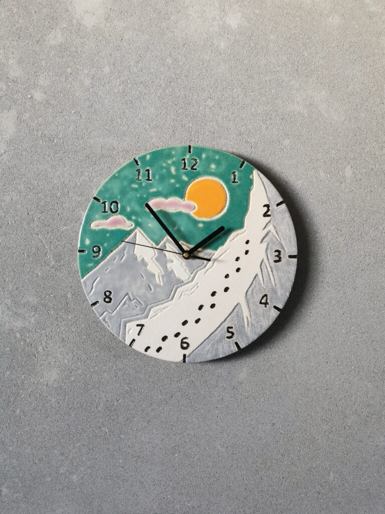 dekoracyjny zegar wędrówka górska