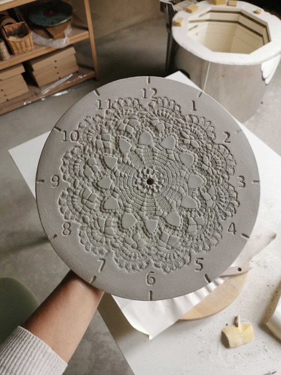 ceramiczny zegar wiosenny