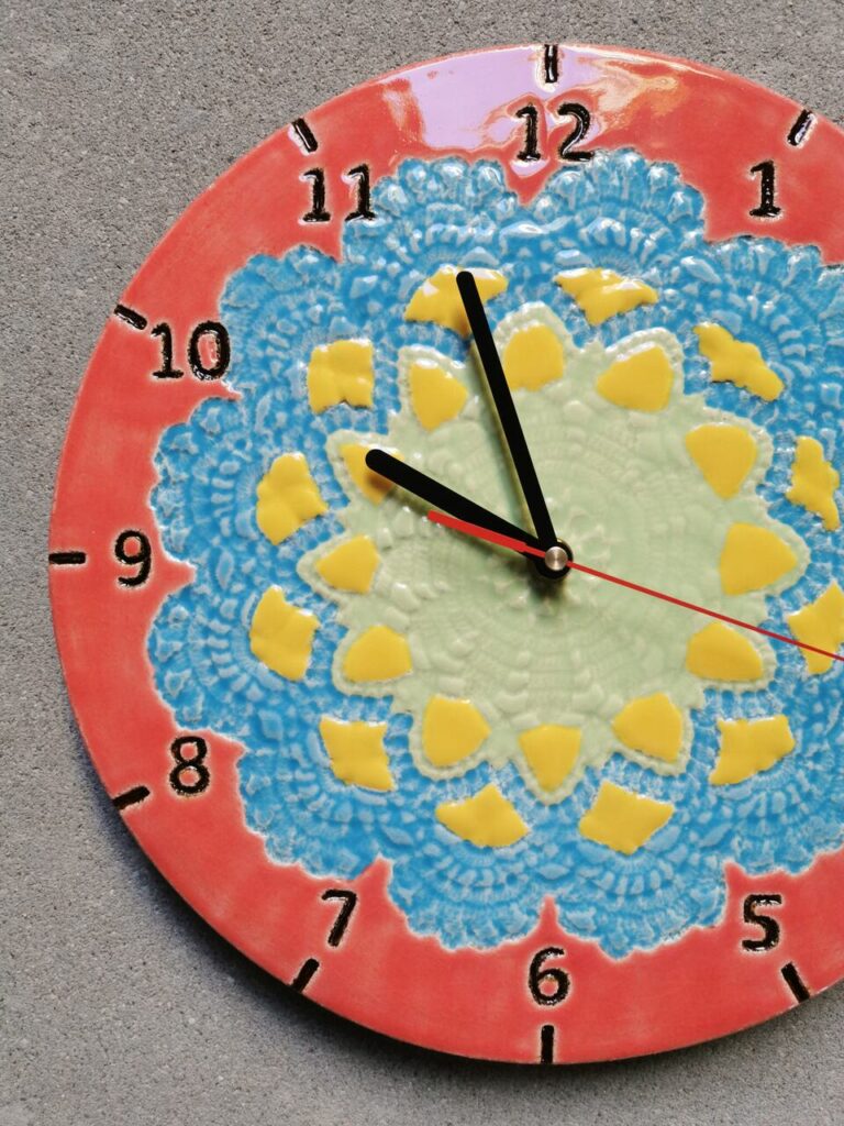 wiosenny zegar z gliny ceramika eweolo