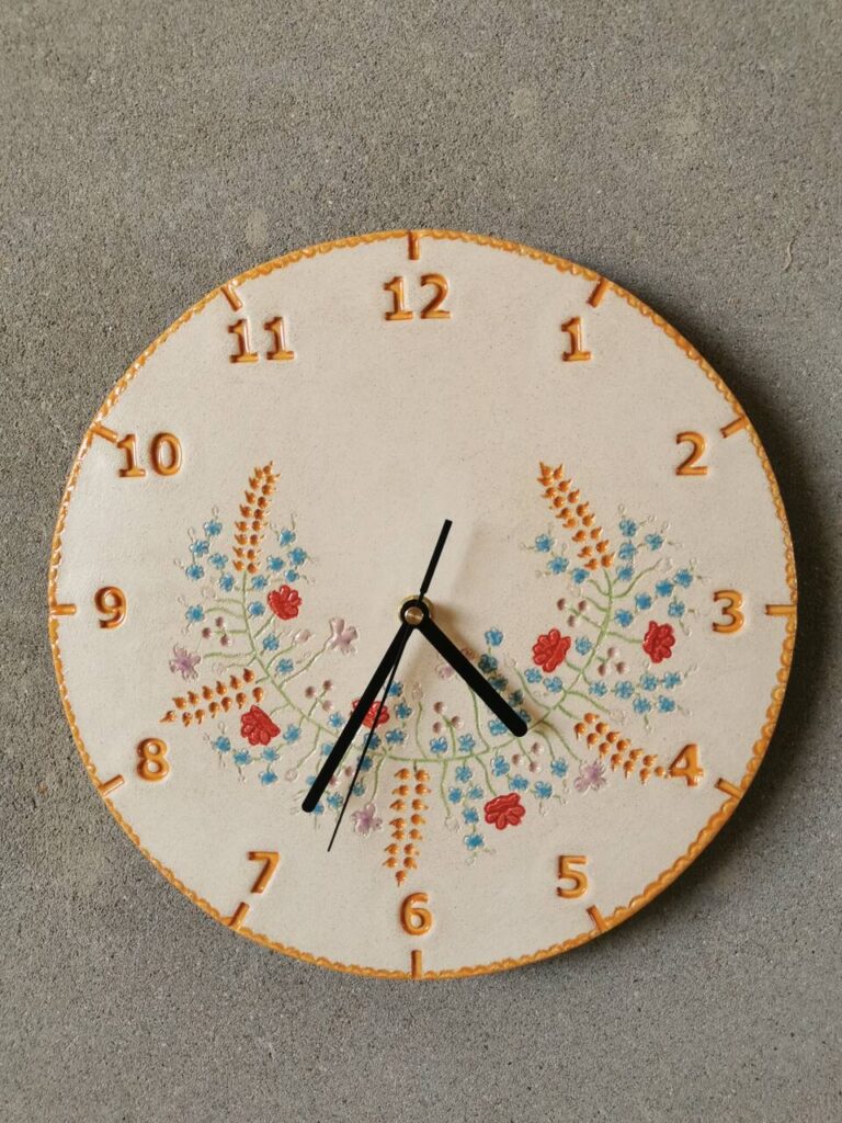 zegar wianek zbóż i polnych kwiatów rękodzieło ceramiczne