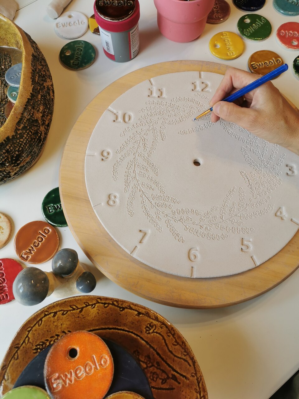 Malowanie zegara ceramicznego z motywem lawendy