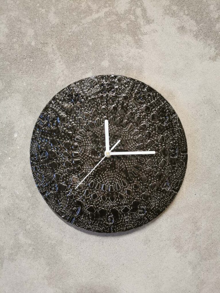 Onyks czarny zegar na ścianę dla fanów czarnego koloru w stylu vinted - Eweolo Ceramika