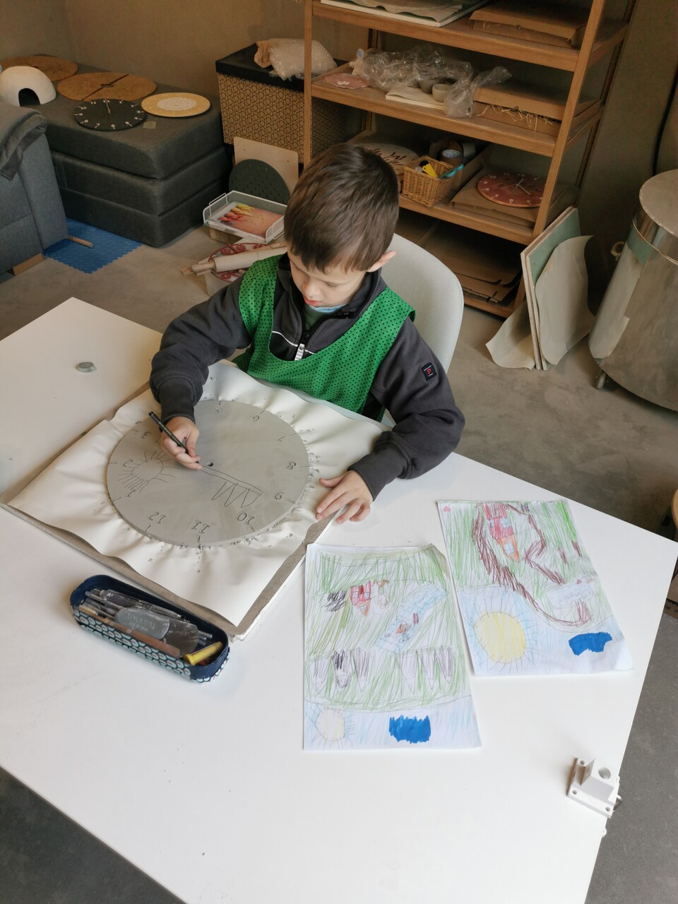 dzieciecy zegar ceramiczny warsztaty - malowanie na glinie