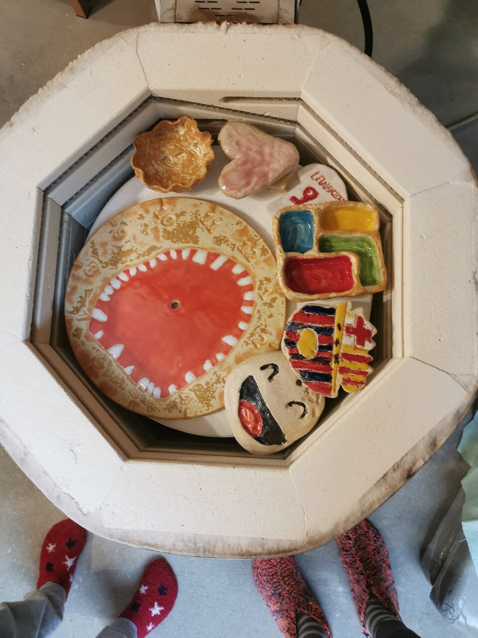 Zegar zębiska ceramiczna praca dziecka