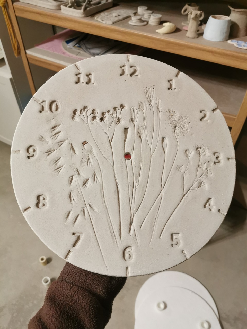 gliniany zegar ceramiczny na zamówienie