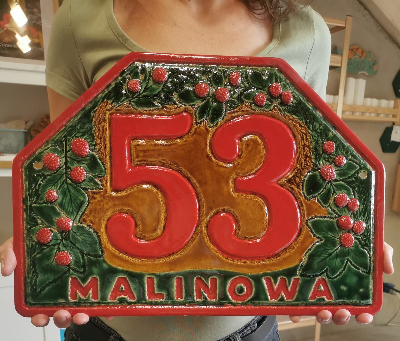 Gigantyczna, naprawde duża ceramiczna tablica adresowa wykonywana na zlecenie.
